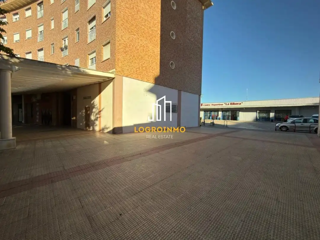 Außenansicht von Geschaftsraum zum Verkauf in  Logroño