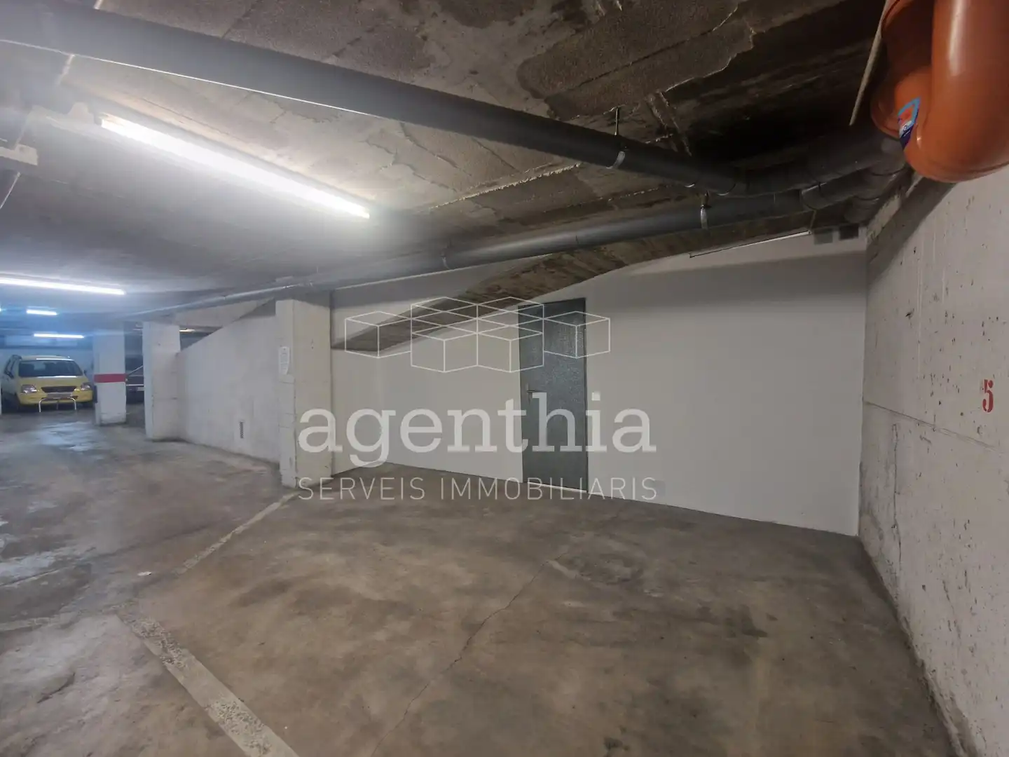 Aparcament de Garatge en venda en Girona