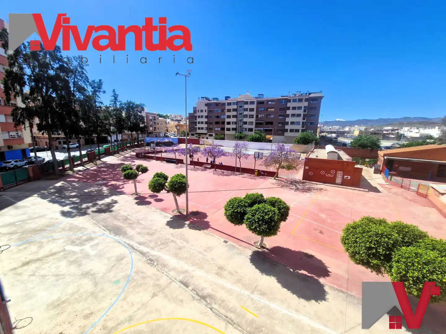 Außenansicht von Einfamilien-Reihenhaus zum Verkauf in Águilas mit Klimaanlage, Terrasse und Abstellraum