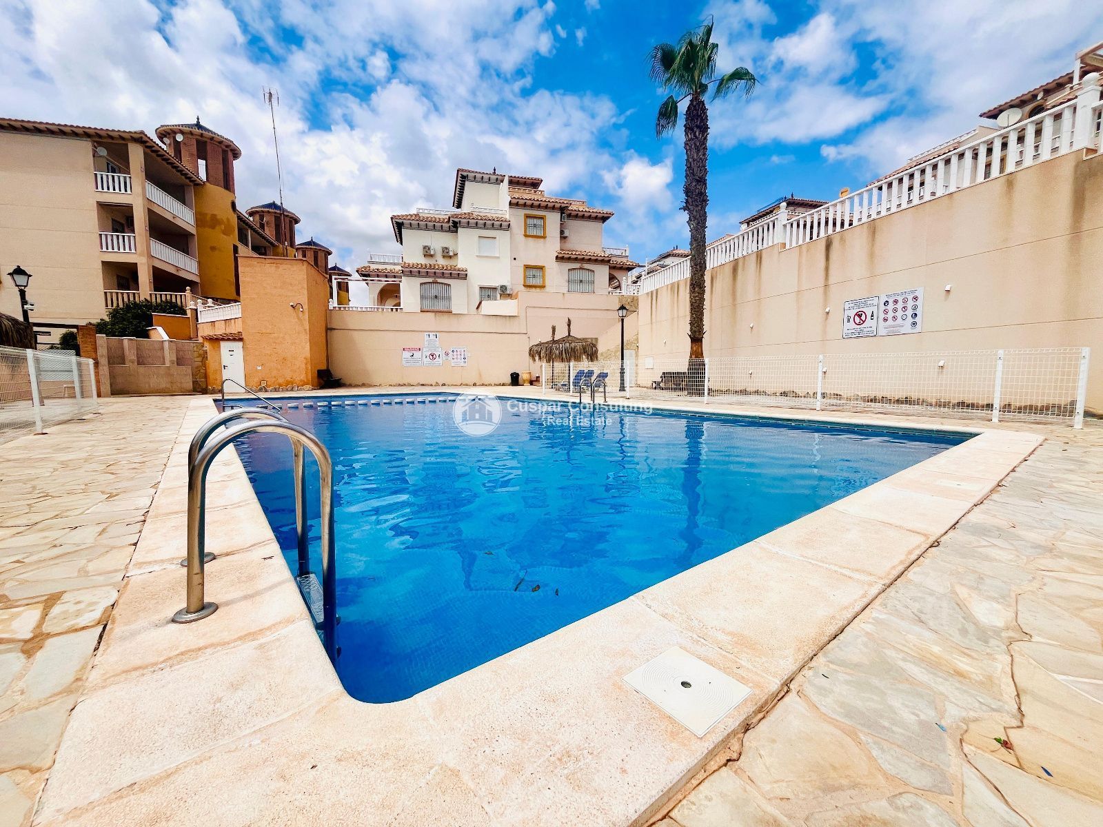 Piscina de Apartament en venda en Orihuela amb Aire condicionat, Calefacció i Jardí privat