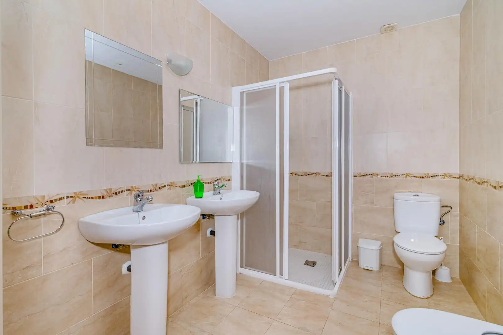 Baño de Casa o chalet en venta en Atarfe con Aire acondicionado, Calefacción y Jardín privado
