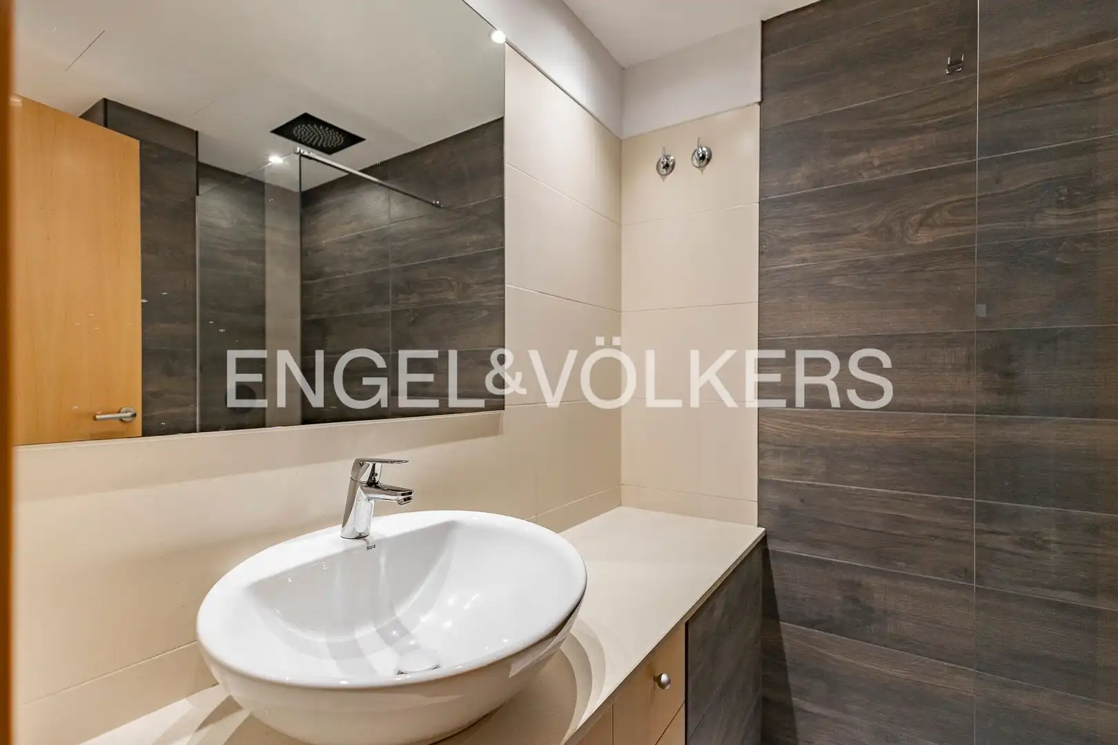 Bathroom of Apartments for sale in Sant Cugat del Vallès  with Air Conditioner, Heating and Private garden