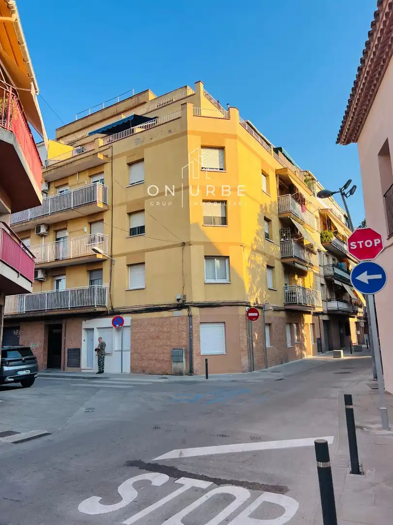 Vista exterior de Pis en venda en La Llagosta amb Aire condicionat, Terrassa i Moblat