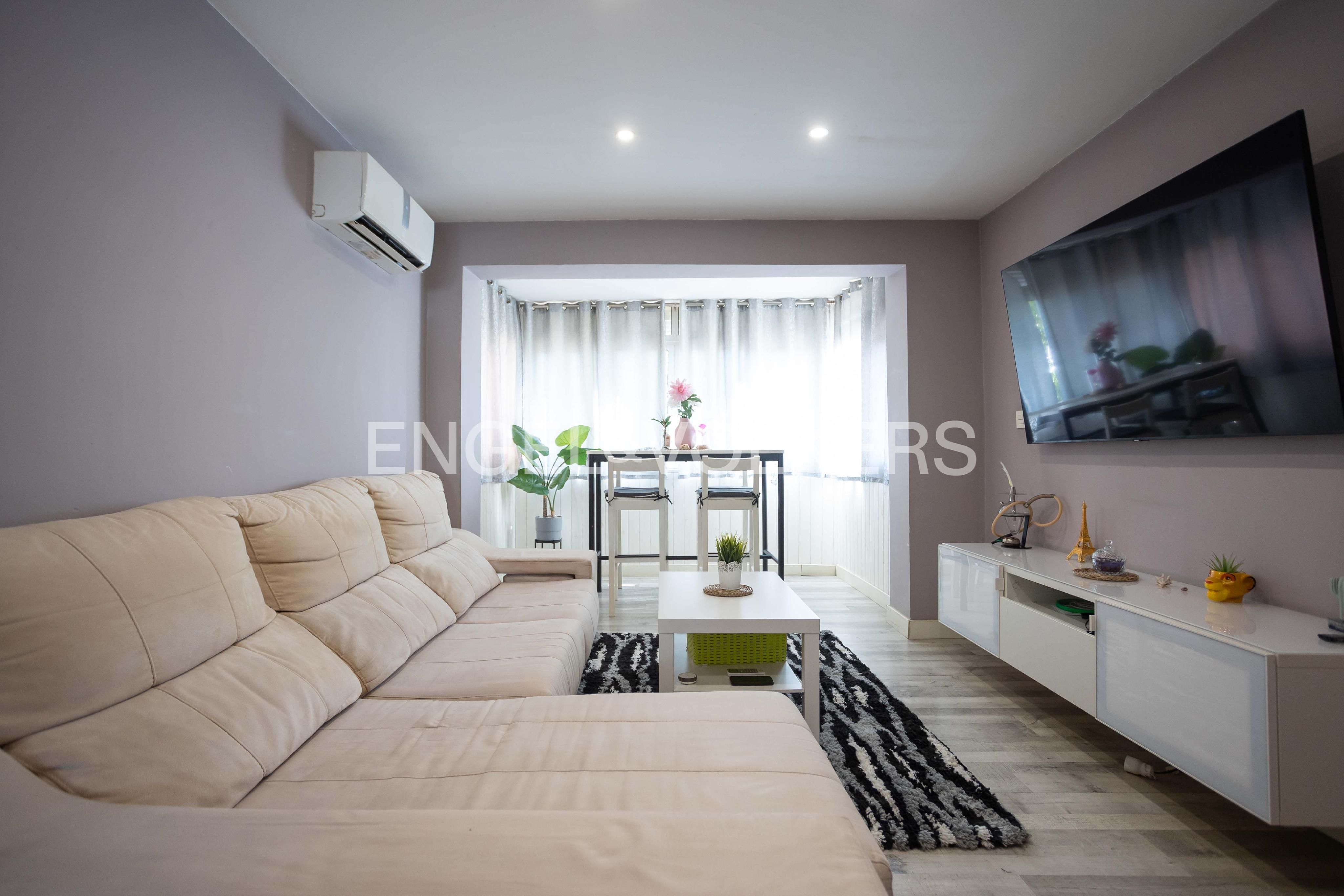 Sala d'estar de Apartament en venda en  Sevilla Capital amb Aire condicionat i Calefacció