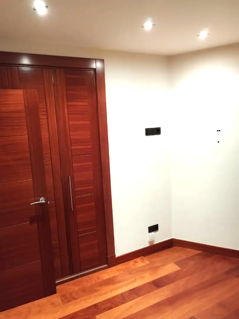 Flat for rent in Vigo   with Parquet flooring