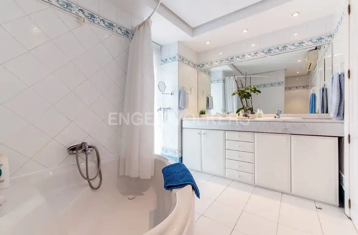 Baño de Casa o chalet en venta en Madrid con Aire acondicionado, Calefacción y Jardín privado