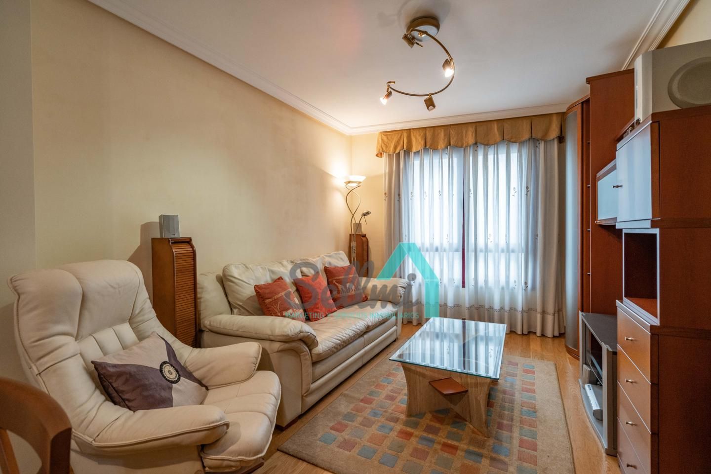 Living room of Flat for sale in Oviedo   with Heating, Parquet flooring and Furnished