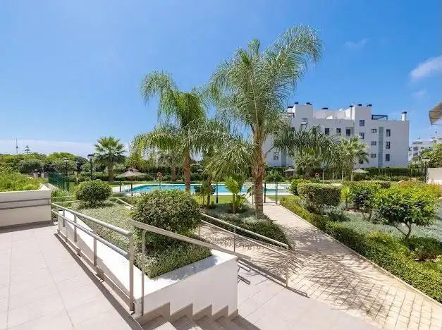 Vista exterior de Planta baixa en venda en Torremolinos amb Aire condicionat, Calefacció i Jardí privat