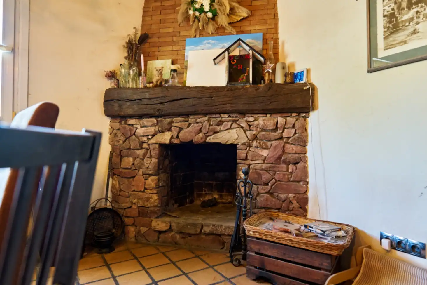Living room of Country homes for sale in Santa Eulàlia de Ronçana  with Air Conditioner and Swimming Pool