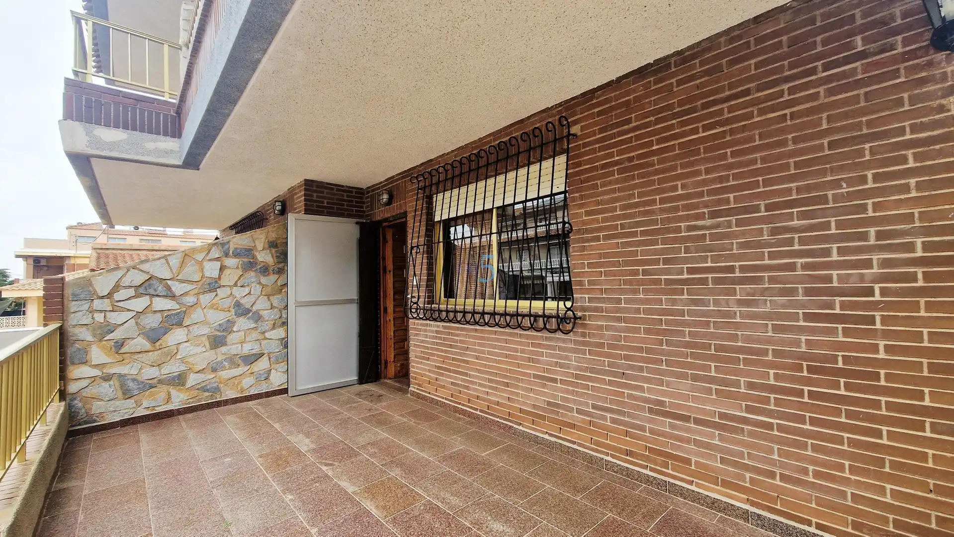 Vista exterior de Casa o xalet en venda en Pilar de la Horadada amb Aire condicionat, Moblat i Balcó