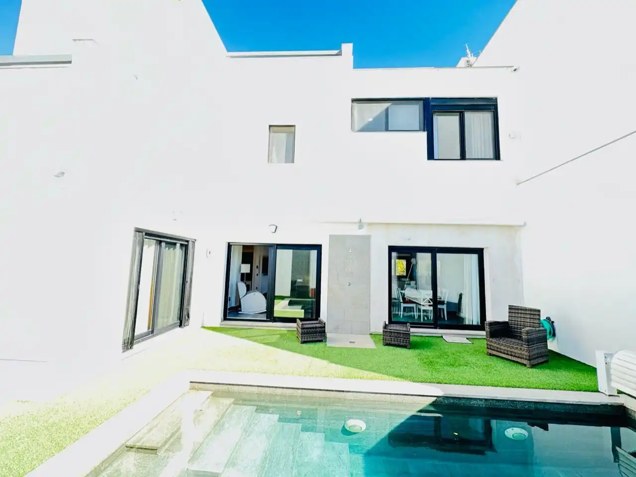 Vista exterior de Casa o chalet en venta en Nerja con Aire acondicionado, Jardín privado y Trastero