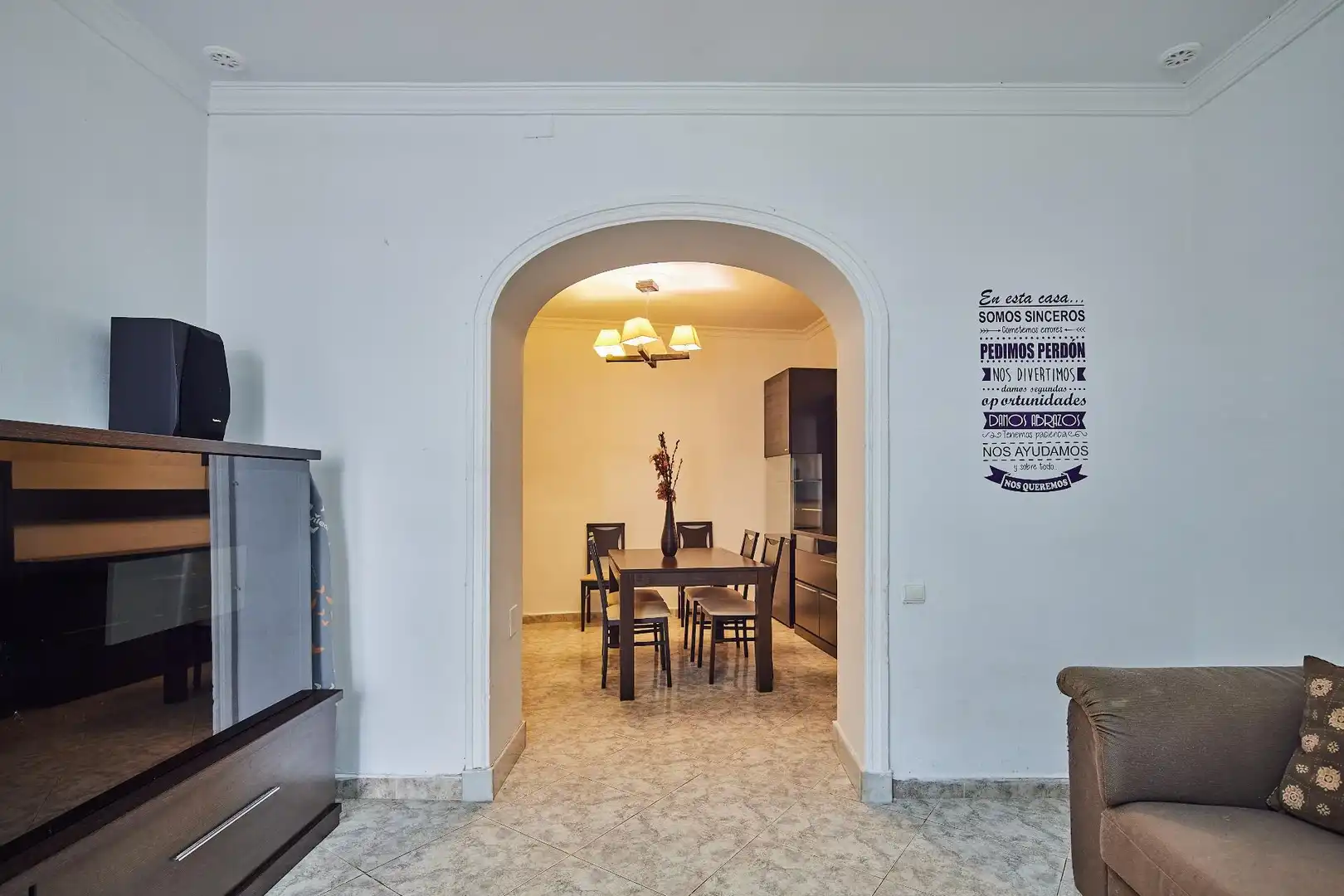 Wohnung zum Verkauf in Cádiz mit Klimaanlage, Abstellraum und Balkon