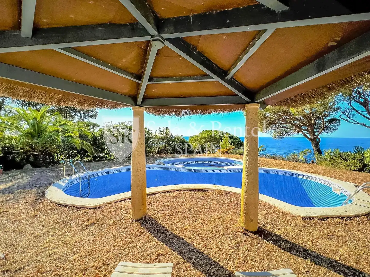 Schwimmbecken von Wohnung zum Verkauf in Sant Feliu de Guíxols mit Heizung, Privatgarten und Terrasse