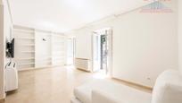 Living room of Flat to rent in  Madrid Capital  with Air Conditioner and Balcony