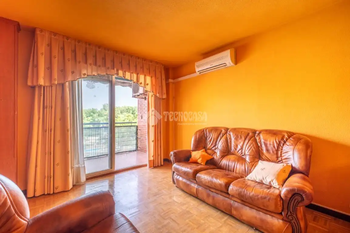 Sala d'estar de Pis en venda en Rivas-Vaciamadrid amb Aire condicionat, Parquet i Terrassa