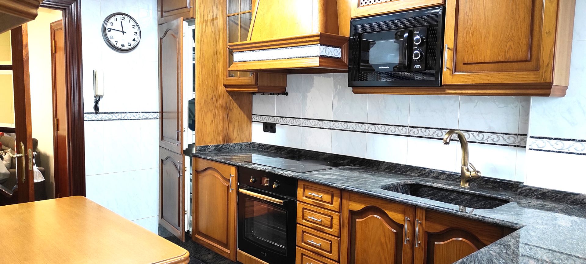 Kitchen of Flat for sale in Abanto y Ciérvana-Abanto Zierbena  with Furnished, Oven and Washing machine