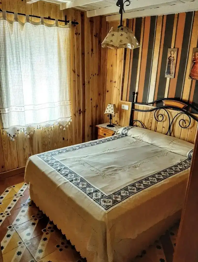 Habitación de Planta baja en venta en Valverde del Fresno con Aire acondicionado, Trastero y Amueblado