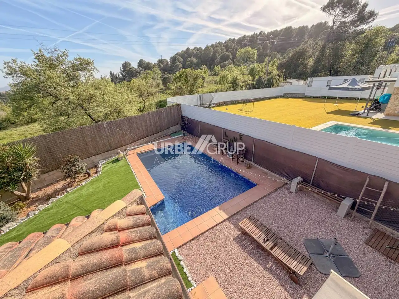 Piscina de Casa adosada en venda en Terrassa amb Calefacció, Jardí privat i Terrassa