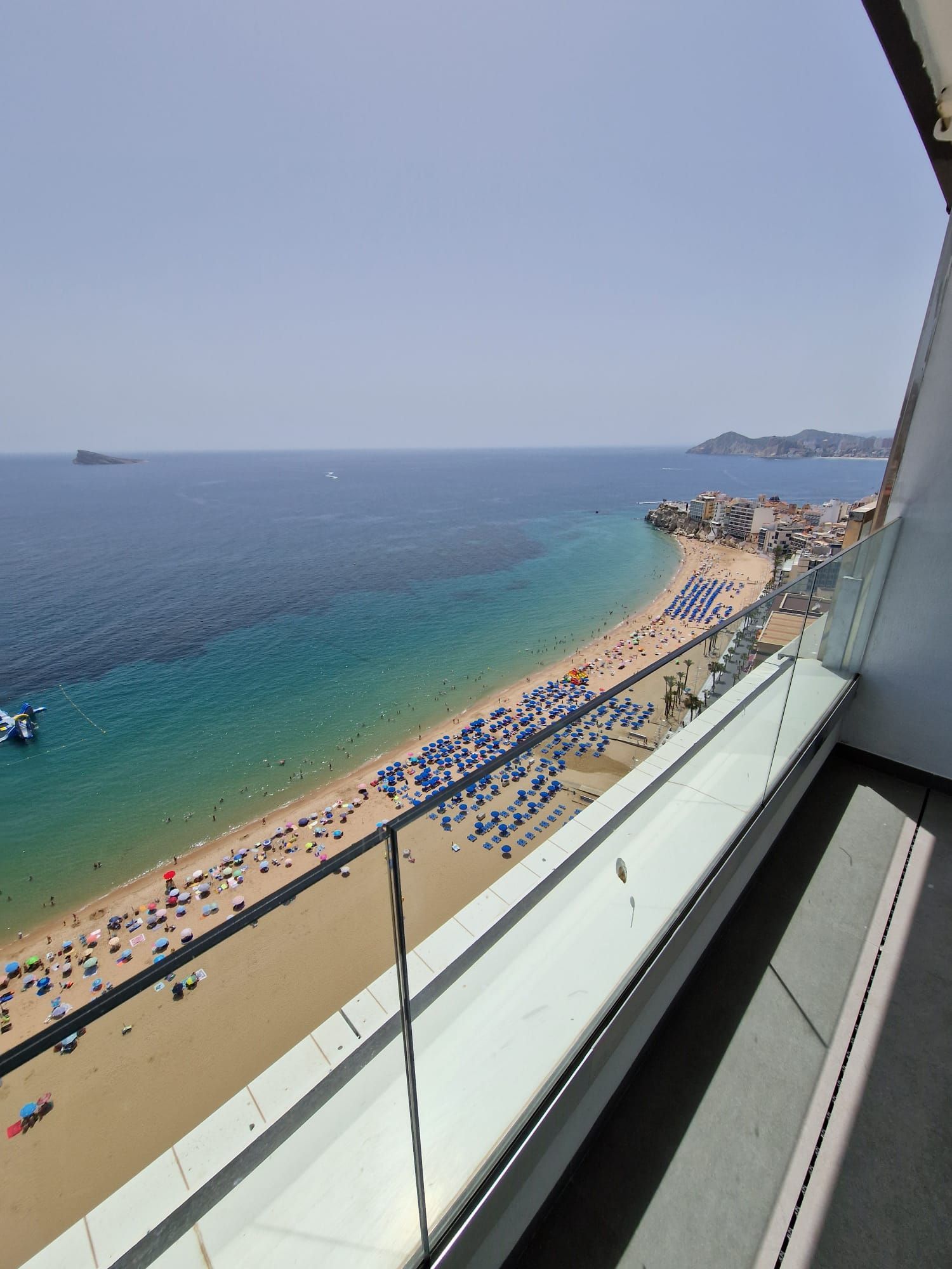 Vista exterior de Àtic en venda en Benidorm amb Aire condicionat, Calefacció i Terrassa