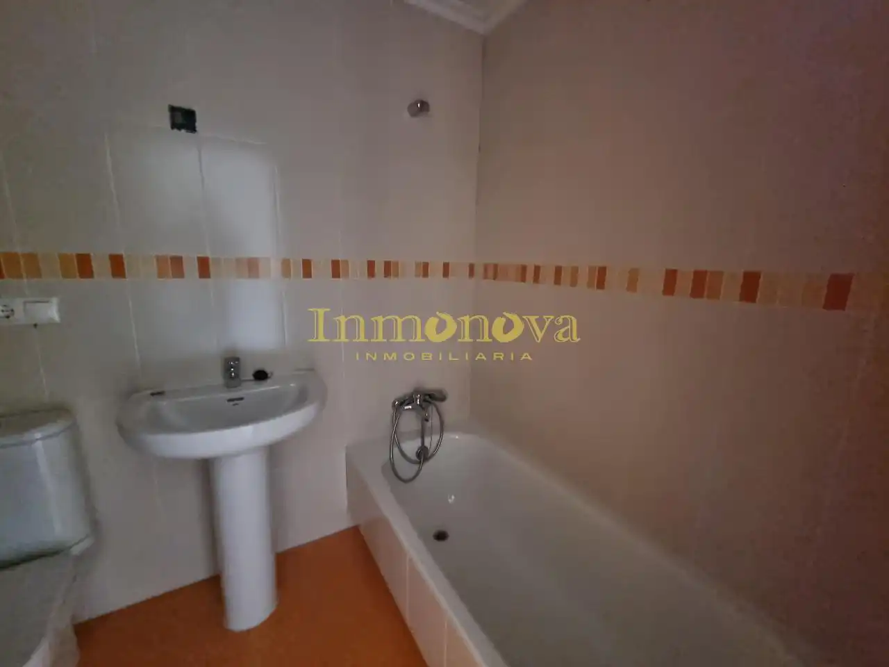 Bathroom of Flat for sale in A Cañiza    with Heating and Storage room