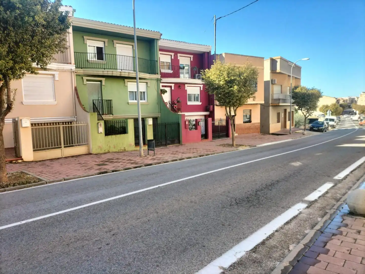 Vista exterior de Casa adosada en venda en Navarrés amb Aire condicionat i Terrassa