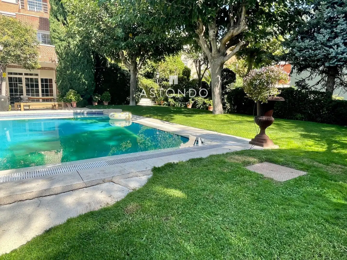 Swimming pool of Houses for rent in Madrid  with Air Conditioner, Heating and Terrace