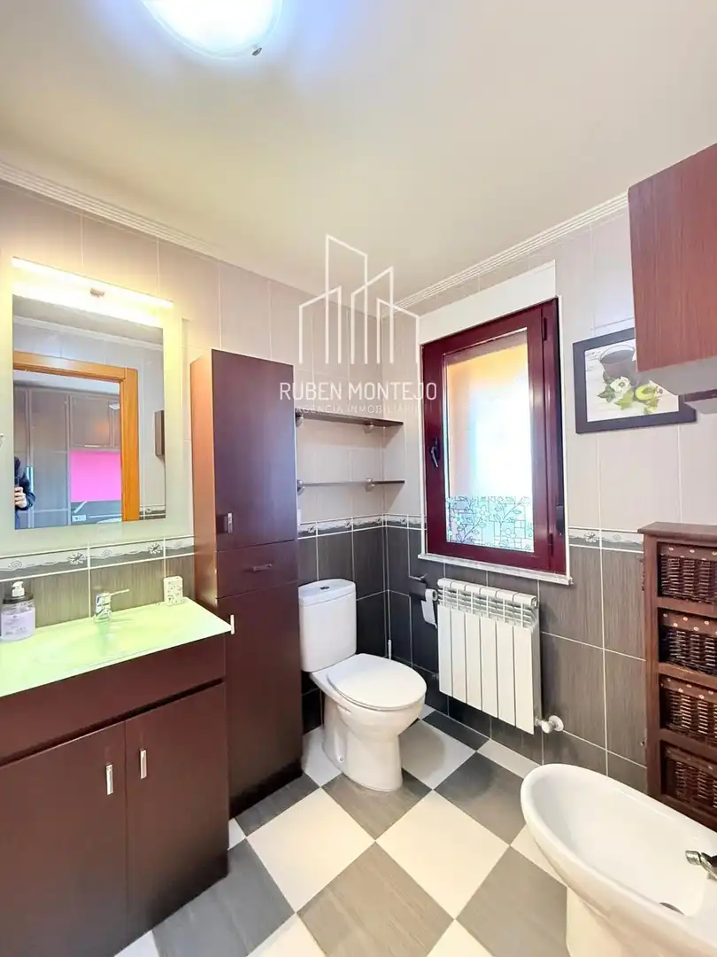 Baño de Casa adosada en venta en Galindo y Perahuy con Calefacción, Jardín privado y Terraza