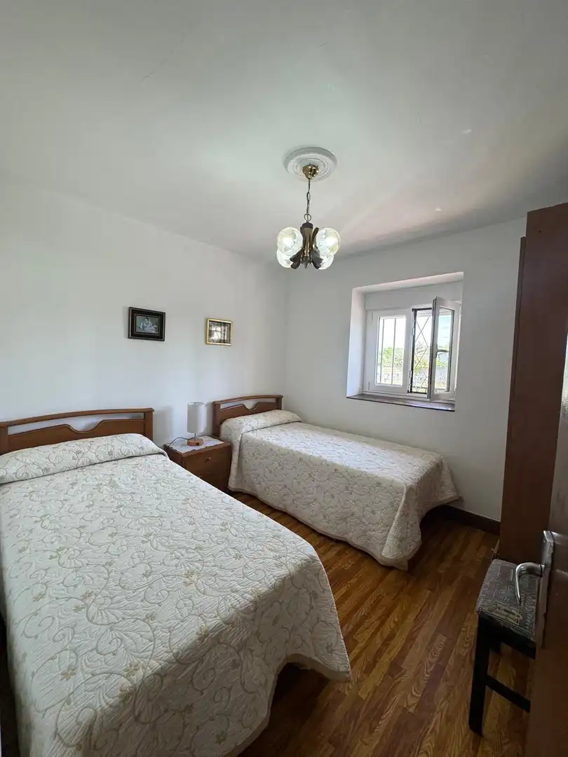 Dormitori de Casa o xalet de lloguer en Laredo amb Jardí privat i Moblat
