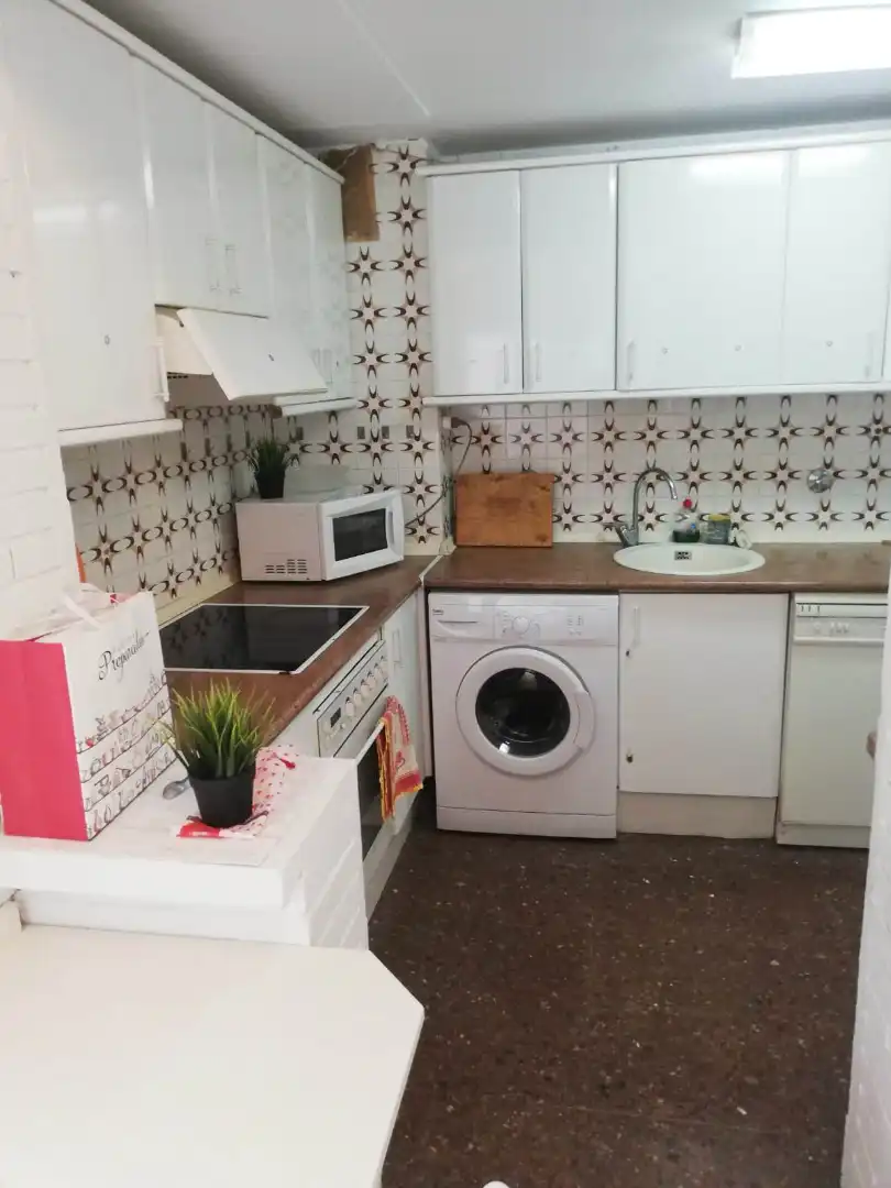 Cuina de Pis de lloguer en Zaragoza amb Calefacció, Parquet i Moblat