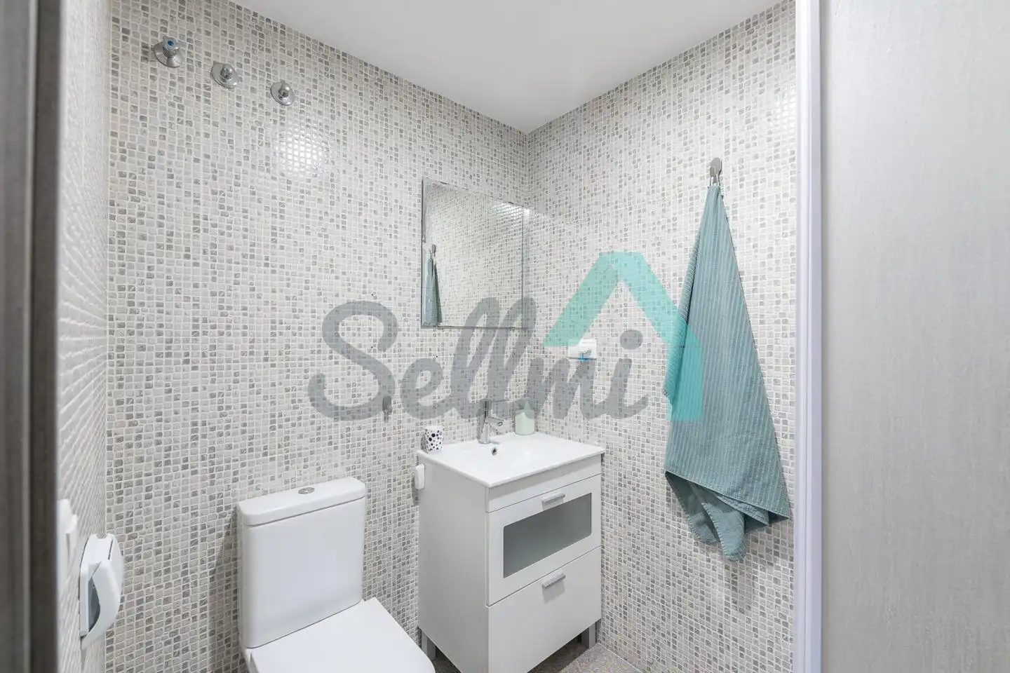 Bathroom of Flat for share in Oviedo   with Heating, Furnished and Internet