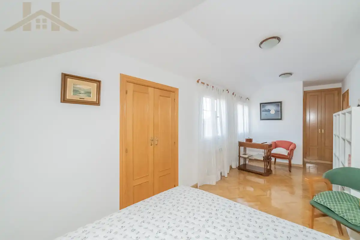 Bedroom of Attic for sale in Majadahonda  with Air Conditioner, Heating and Terrace