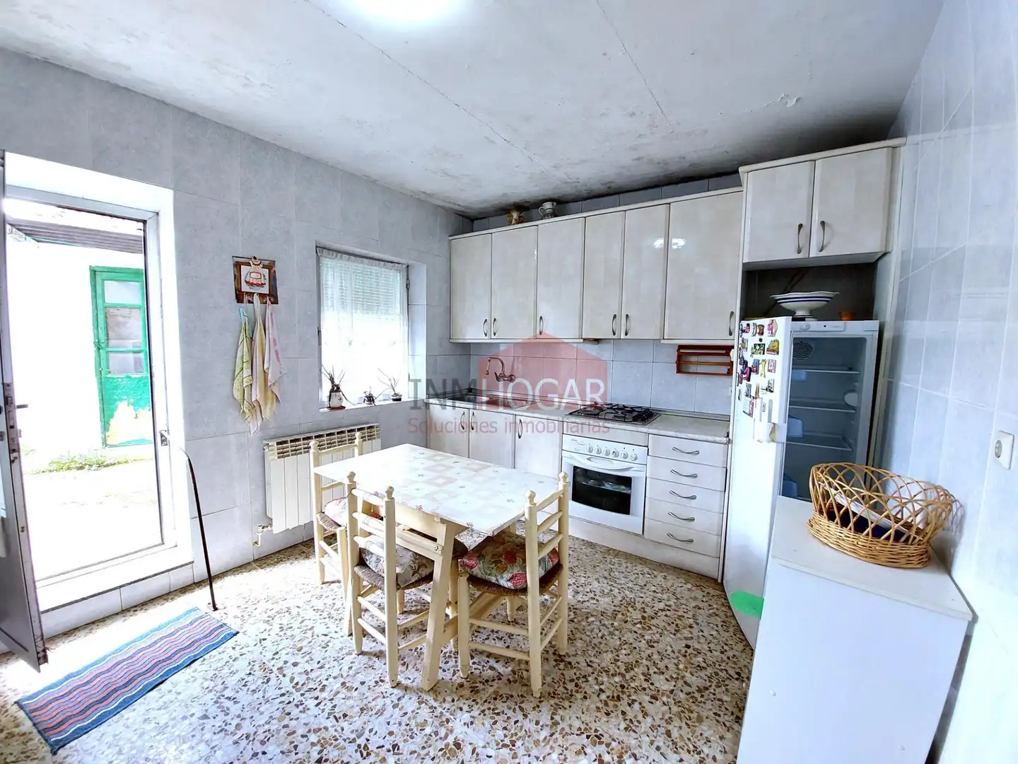 Cuina de Casa o xalet en venda en Palacios de Goda amb Calefacció, Terrassa i Traster