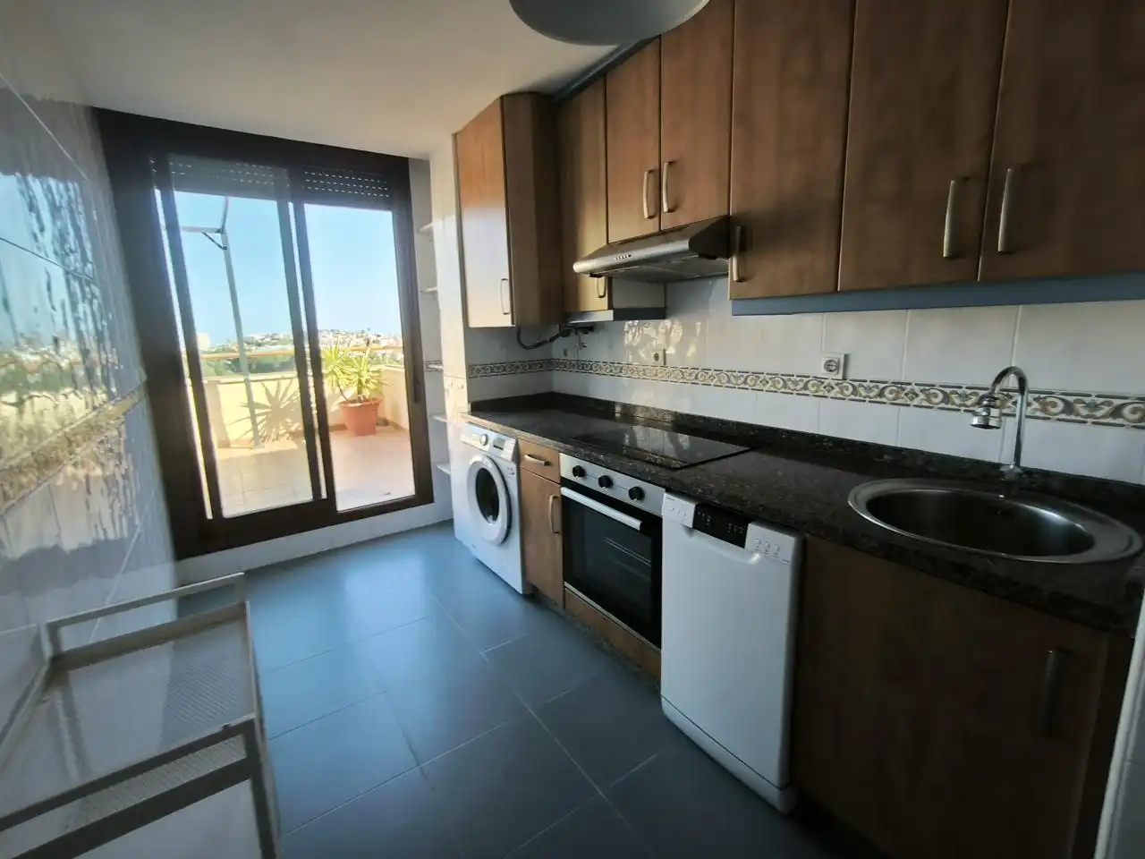 Cocina de Dúplex de alquiler en Benalmádena con Aire acondicionado y Terraza