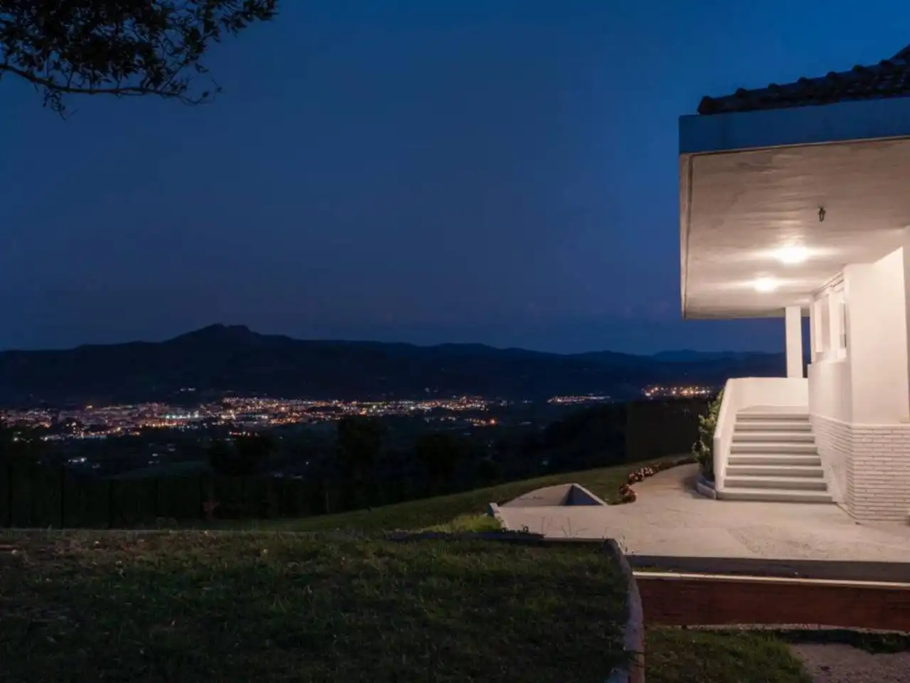 Vista exterior de Casa o xalet en venda en Hondarribia amb Calefacció, Jardí privat i Terrassa