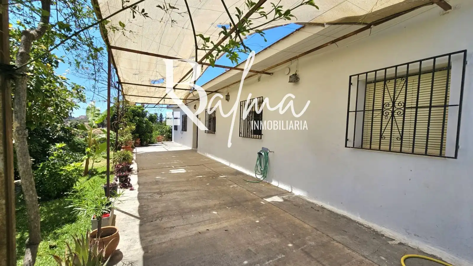 Vista exterior de Casa o xalet en venda en Vélez-Málaga amb Terrassa, Traster i Piscina
