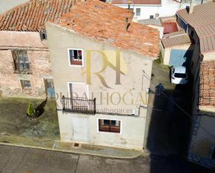 Vista exterior de Casa o xalet en venda en El Pobo de Dueñas amb Parquet, Moblat i Rentadora
