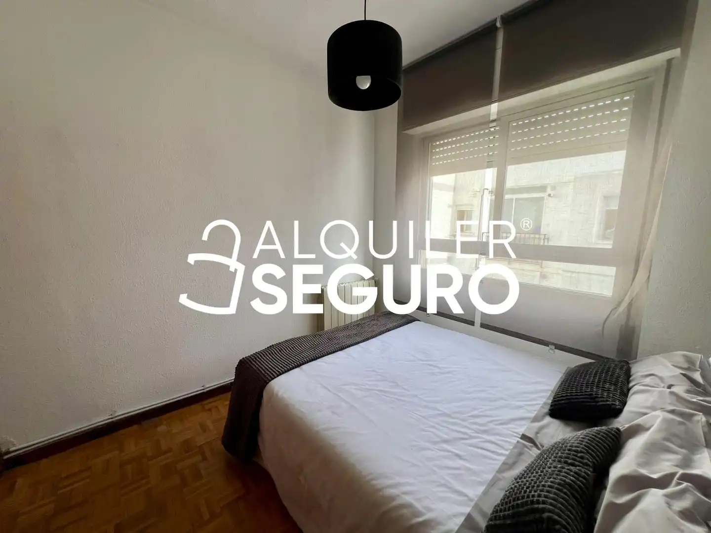 Schlafzimmer von Wohnung zur Miete in Madrid mit Klimaanlage, Heizung und Terrasse