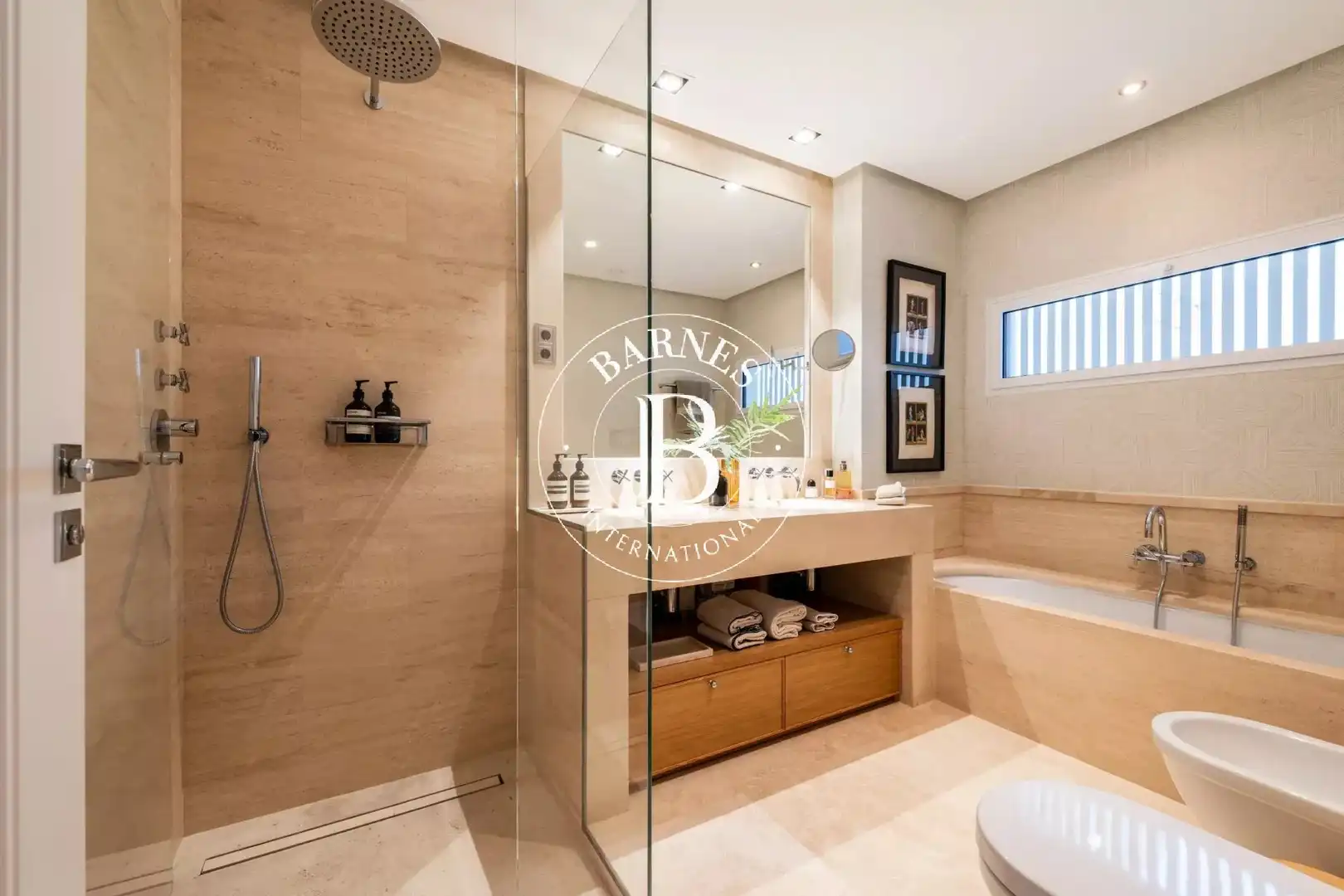 Bathroom of Flat for rent in Madrid  with Air Conditioner, Terrace and Furnished