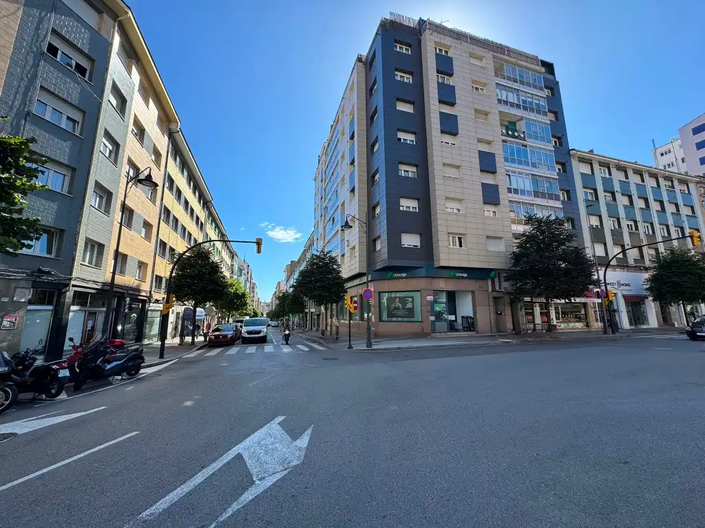 Wohnung mit Aufzug zum Verkauf in Calle Juan Alvargonzález