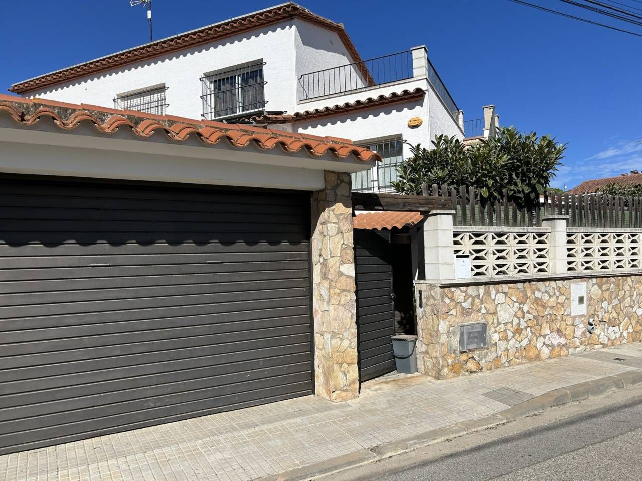 Vista exterior de Casa o xalet en venda en Calonge i Sant Antoni amb Calefacció, Jardí privat i Terrassa