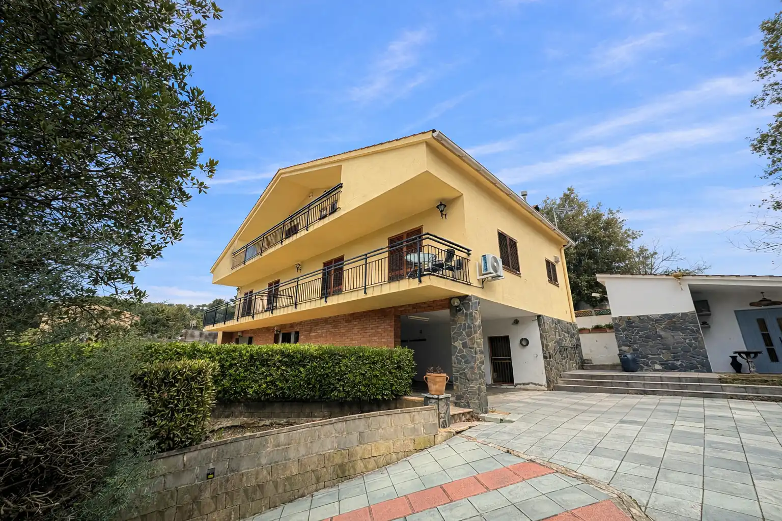 Vista exterior de Casa o xalet en venda en Vallgorguina amb Aire condicionat, Calefacció i Jardí privat