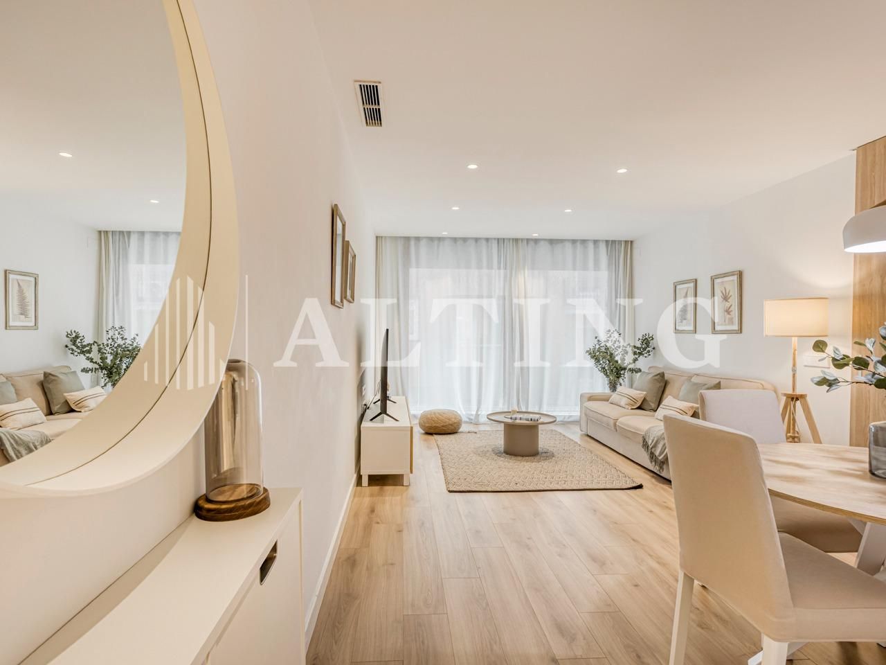 Sala de estar de Piso en venta en  Barcelona Capital con Calefacción, Parquet y Terraza