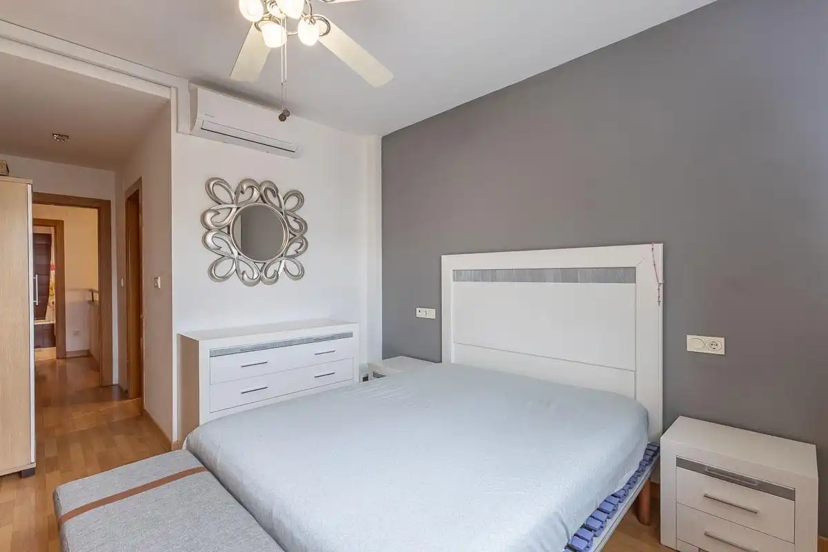 Habitación de Casa adosada en venta en Armilla con Calefacción, Terraza y Amueblado