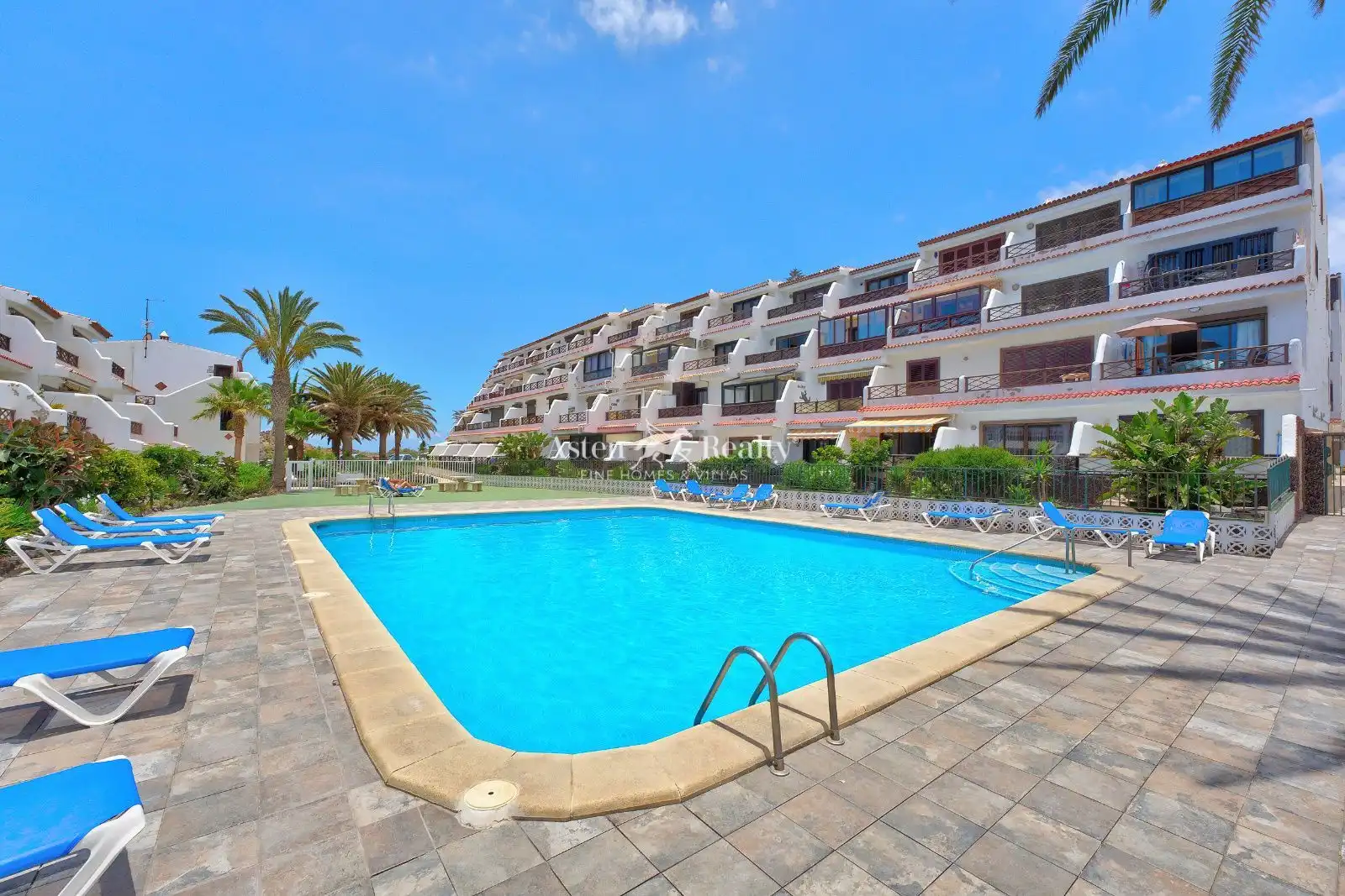 Vista exterior de Apartament en venda en Arona amb Terrassa, Piscina i Piscina comunitària