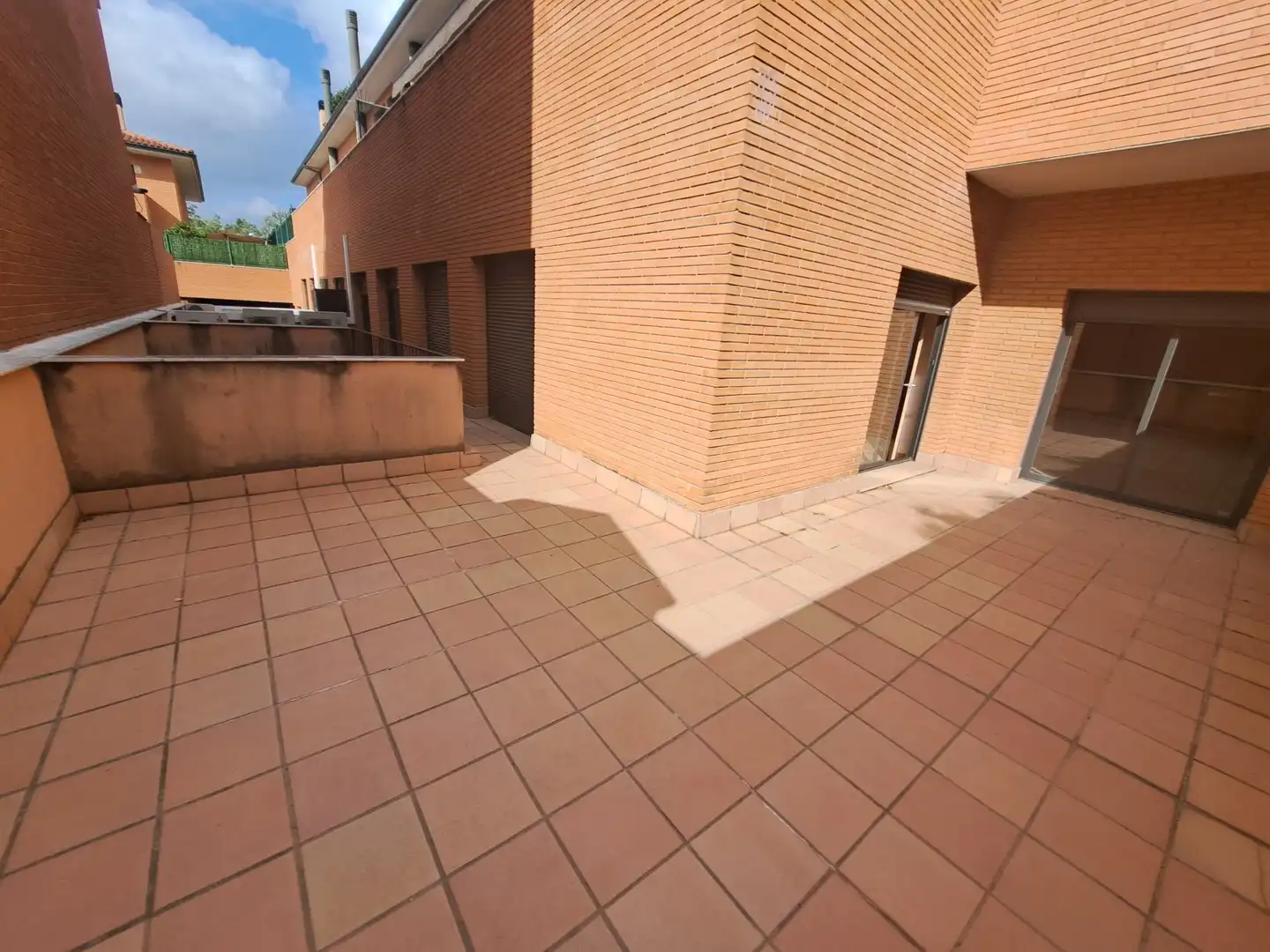 Terrassa de Local de lloguer en Rubí amb Aire condicionat