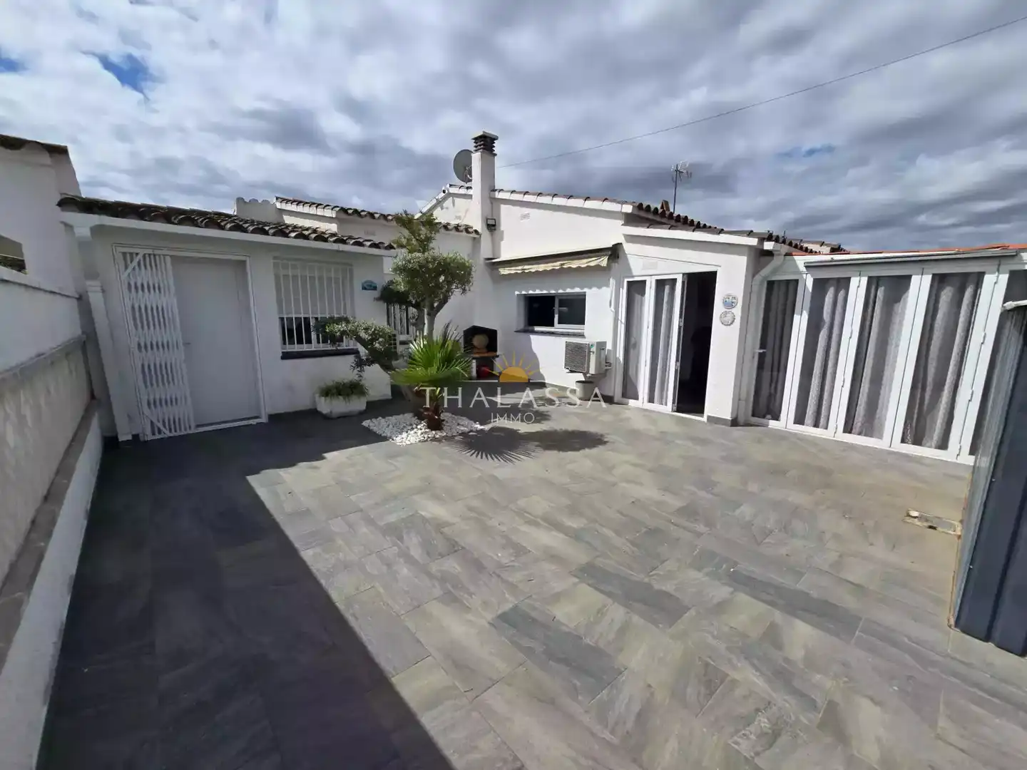 Exterior view of Houses for sale in Empuriabrava  with Air Conditioner, Swimming Pool and Furnished