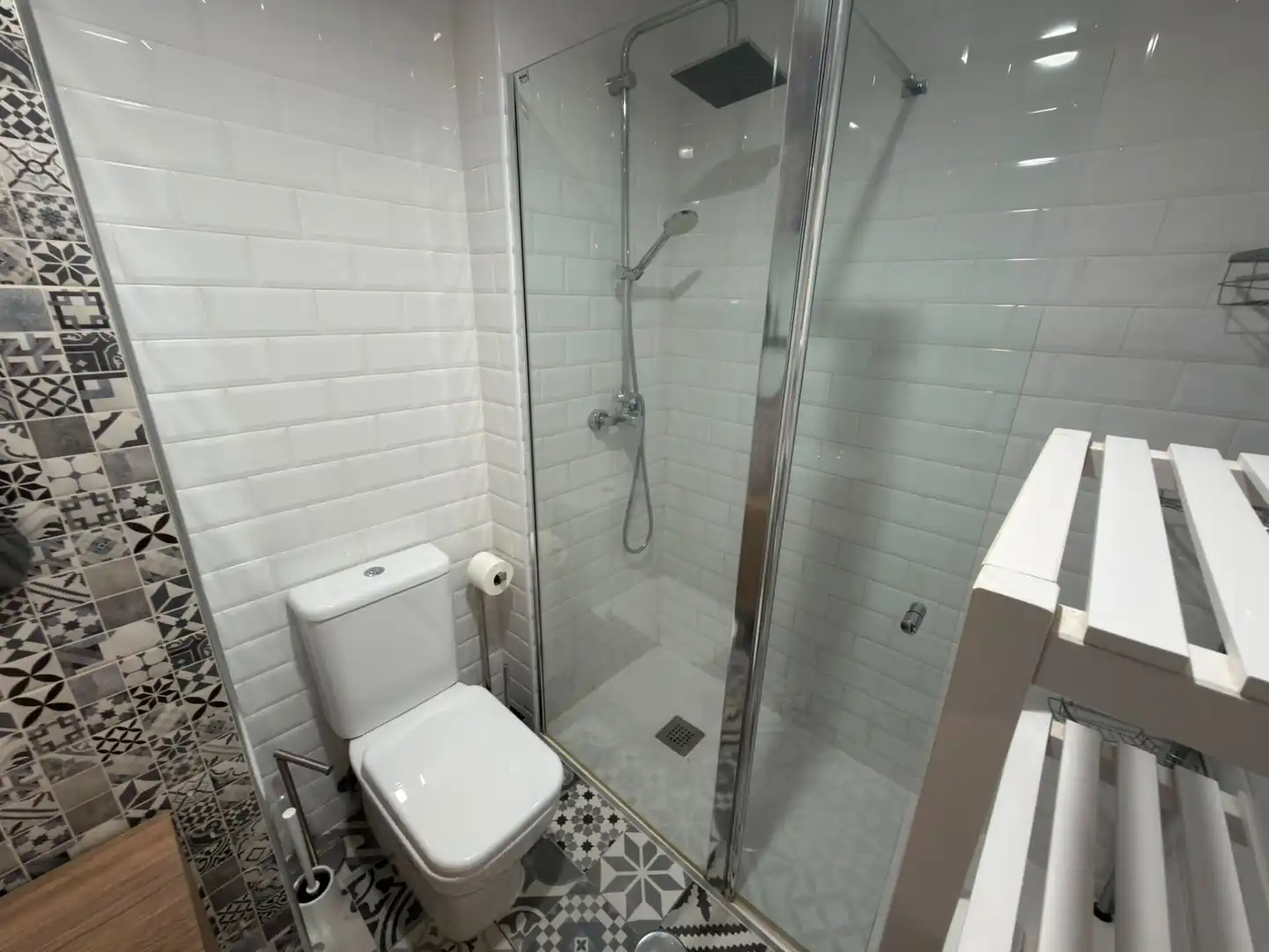 Badezimmer von Wohnung zur Miete in Cuenca mit Heizung und Abstellraum