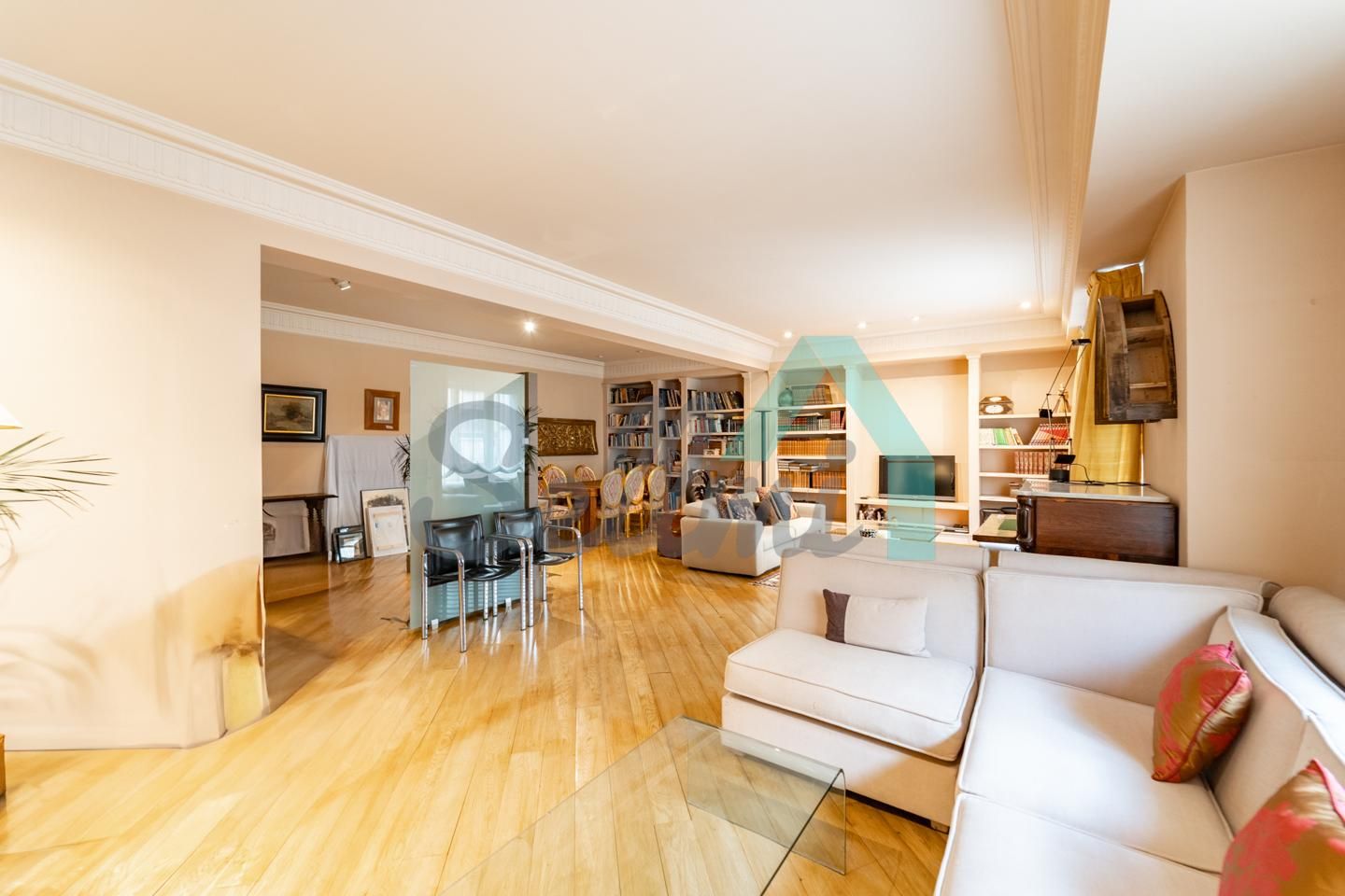 Sala d'estar de Pis en venda en Oviedo  amb Calefacció i Parquet