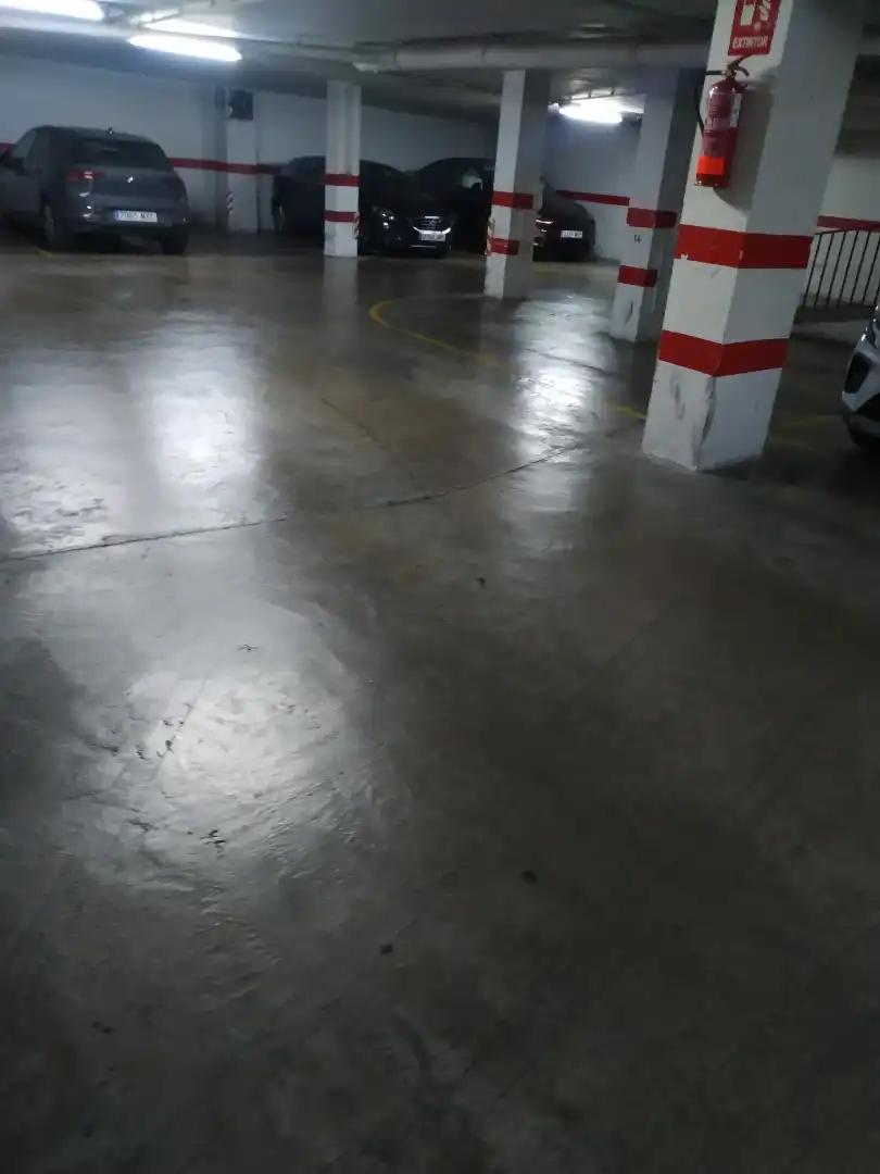 Aparcament de Garatge de lloguer en Valencia amb Alarma