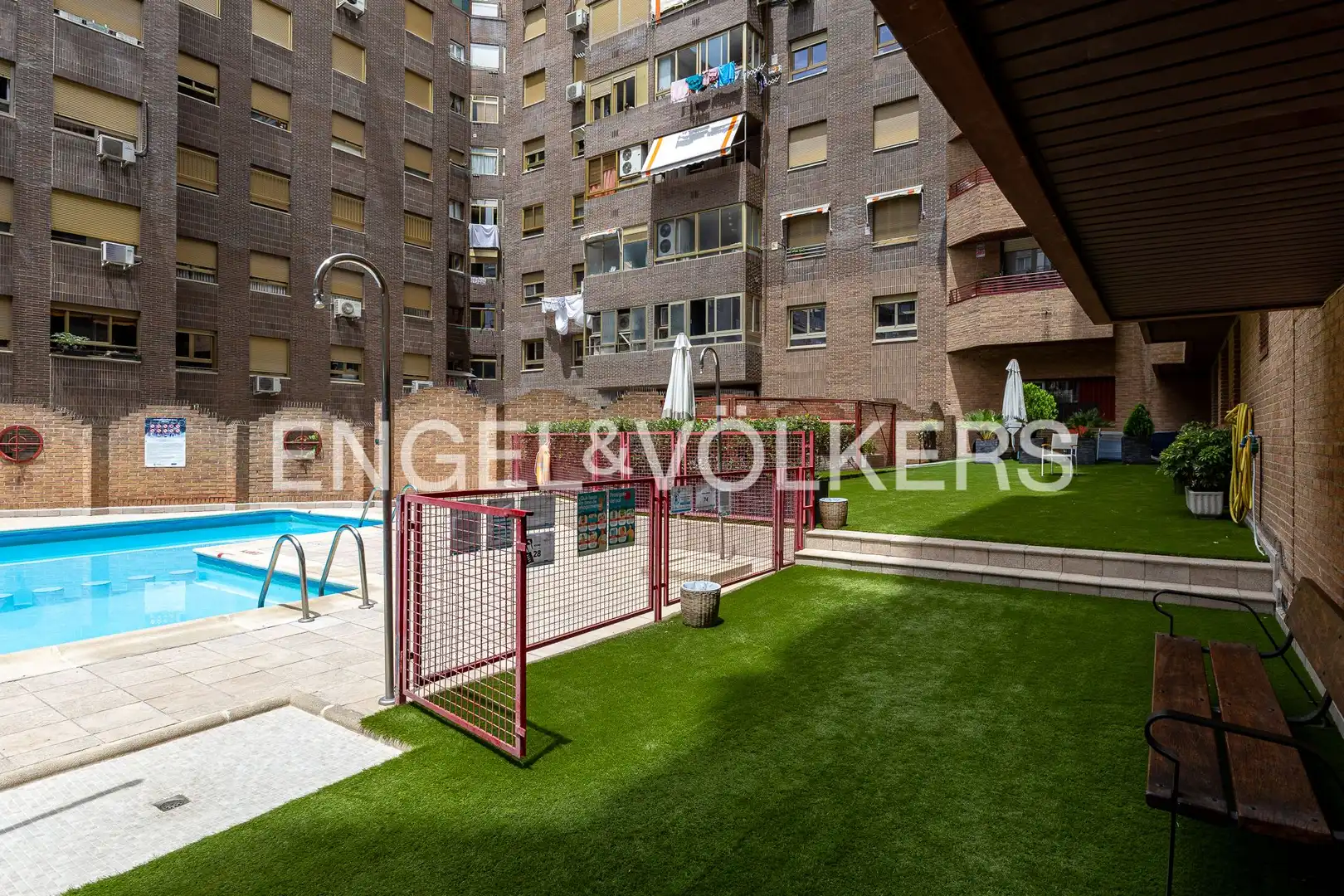 Piscina de Pis en venda en Madrid amb Aire condicionat, Calefacció i Parquet